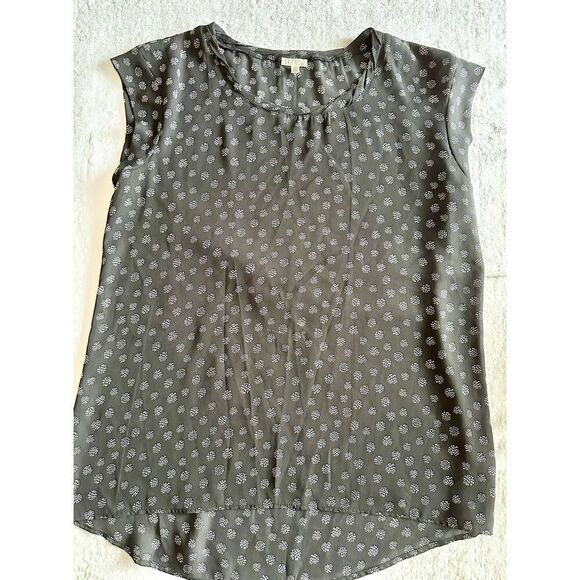 Black and white cap sleeve women’s blouse size large ￼ - Picture 1 of 4